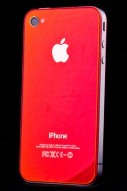 Červené zrcadlové sklo a nový design pro iPhone