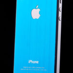 Kovový panel - electric blue a nový design pro iPhone