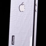 Kožený panel - bílý ještěr a nový design pro iPhone